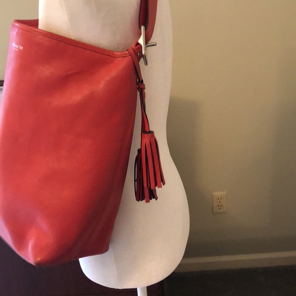 Get ready for spring with a beautiful coral handbag !! Coach Hobo bag - Picture 8 of 9